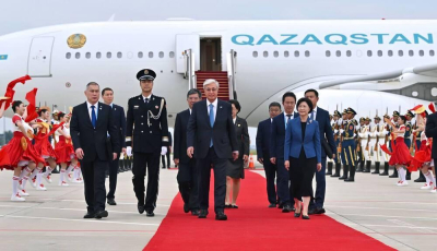 Токаев прибыл в Тяньцзинь для участия в саммите ШОС