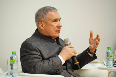 Минниханов о повышении рождаемости: &laquo;Уговаривайте своих женщин. И сами старайтесь&raquo;