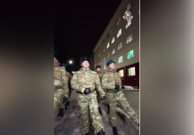 Старый челлендж &mdash; о главном: гвардейцы возобновили Mannequin Challenge