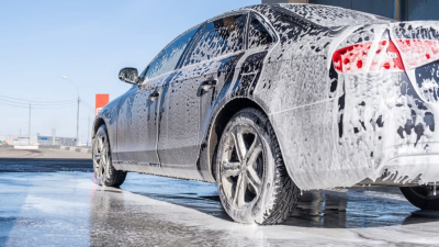 В Алматы снесли незаконную автомойку на улице Ахмедьярова