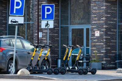 Езду самокатов по тротуарам планируют запретить в Казахстане