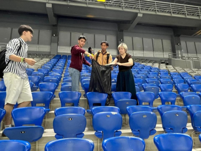 Экоинициатива в Астане: зрители после концерта Дженнифер Лопес навели порядок на трибунах