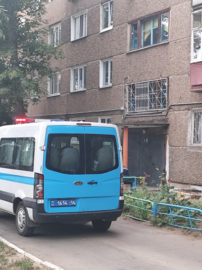 Женщина выбросила детей с 5 этажа (обновляется)