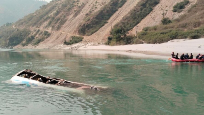 Свыше десятка человек погибли при падении автобуса в реку 10/02/2026 &ndash; Новости