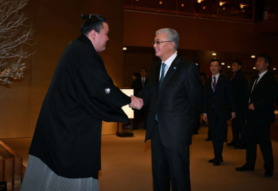 Токаев встретился с казахстанским сумоистом Ерсином Балтагулом в Токио