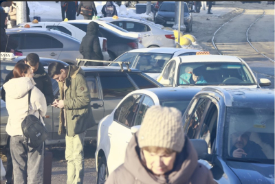 Депутат Госдумы предложил оплачивать сотрудникам такси в сильные морозы