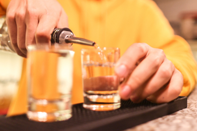 РБК: &laquo;Росспиртпром&raquo; ведет переговоры о&nbsp;покупке долей в&nbsp;трех алкогольных заводах