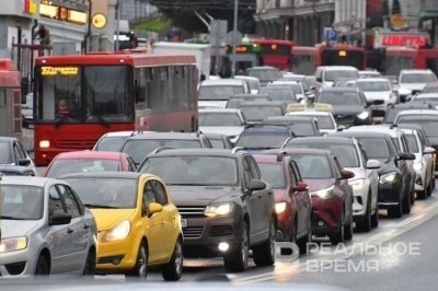 В Казани из-за ДТП с перевернувшимся автомобилем образовалась &laquo;бордовая&raquo; пробка на Назарбаева