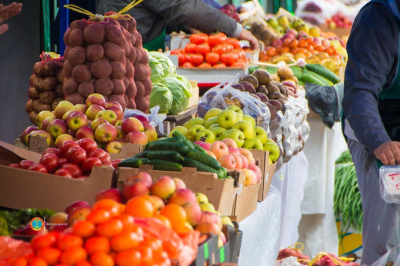 Туристов с помощью альпинистского снаряжения спустили с канатки на Шымбулаке